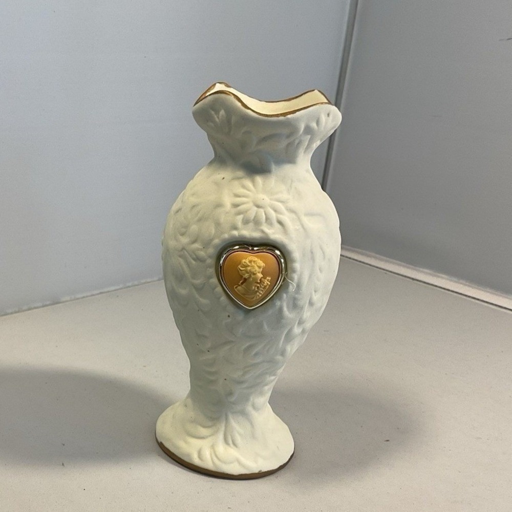 Wallace Porcelain Matte White Embossed Bud Vase Gold Trim Heart Cameo Medallion